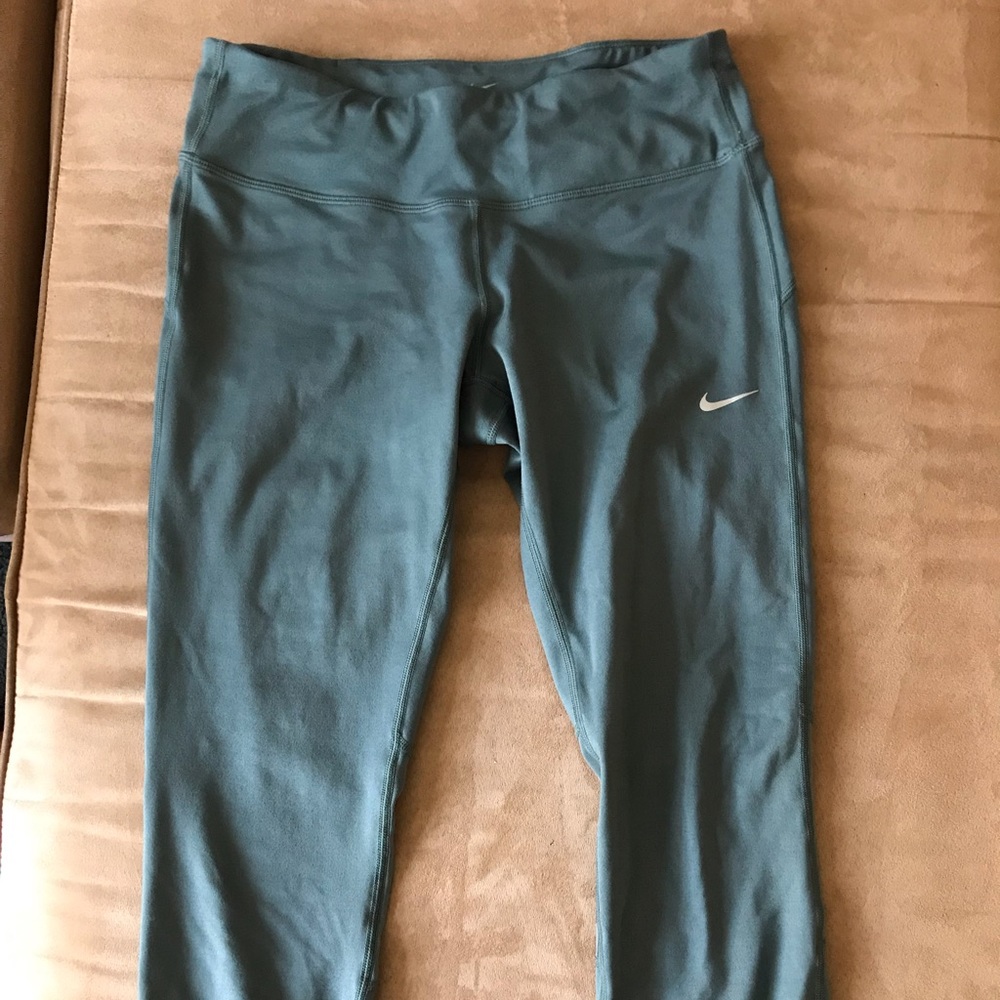Nike Cropped Leggings